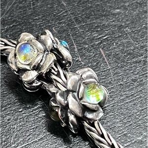 Trollbeads Three flower dichroic bead